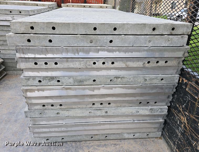 image for item EH8859 Approximately 610 concrete wall forms