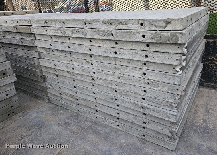 image for item EH8859 Approximately 610 concrete wall forms