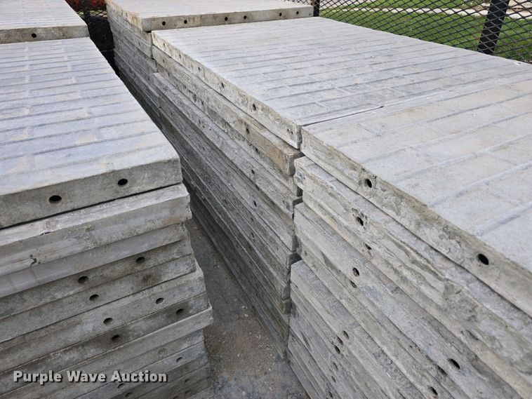 image for item EH8859 Approximately 610 concrete wall forms