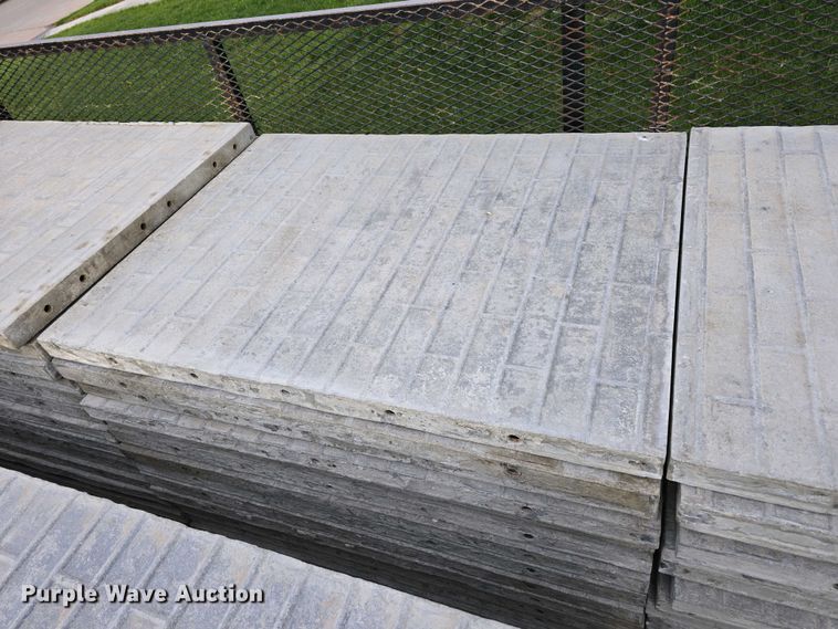 image for item EH8859 Approximately 610 concrete wall forms