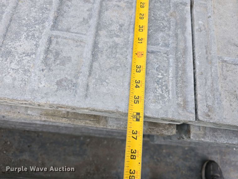 image for item EH8859 Approximately 610 concrete wall forms