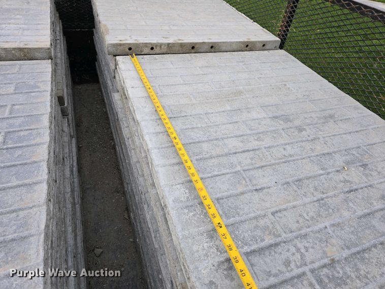 image for item EH8859 Approximately 610 concrete wall forms