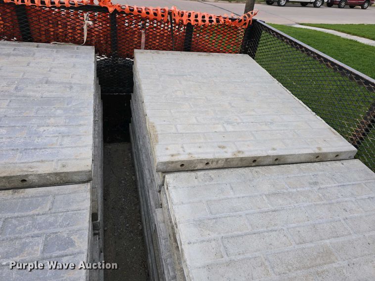 image for item EH8859 Approximately 610 concrete wall forms