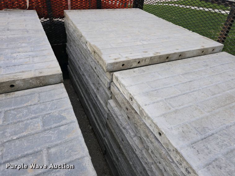 image for item EH8859 Approximately 610 concrete wall forms