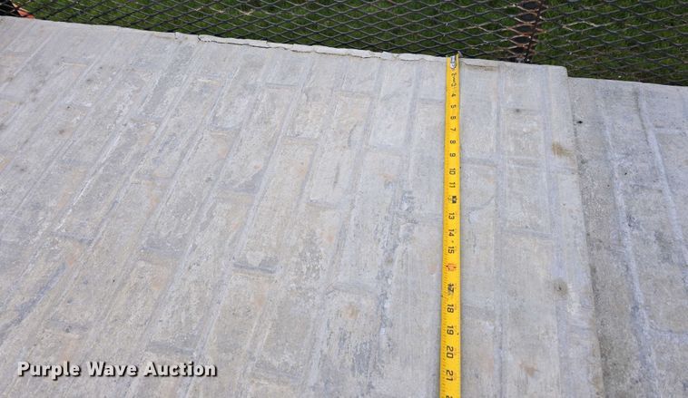 image for item EH8859 Approximately 610 concrete wall forms