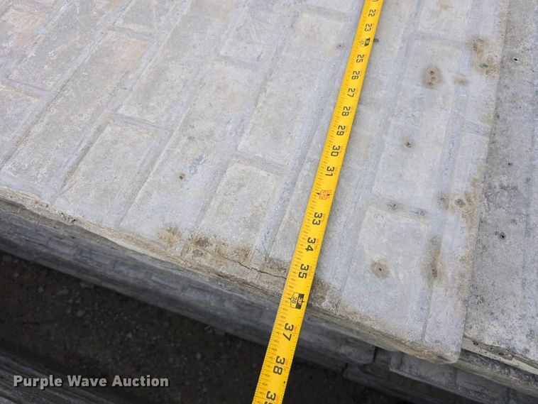 image for item EH8859 Approximately 610 concrete wall forms