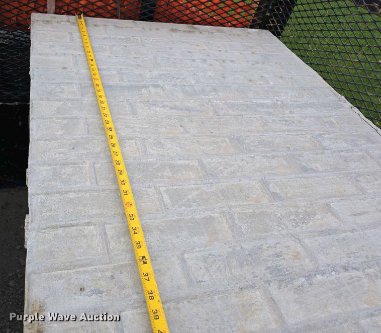 image for item EH8859 Approximately 610 concrete wall forms