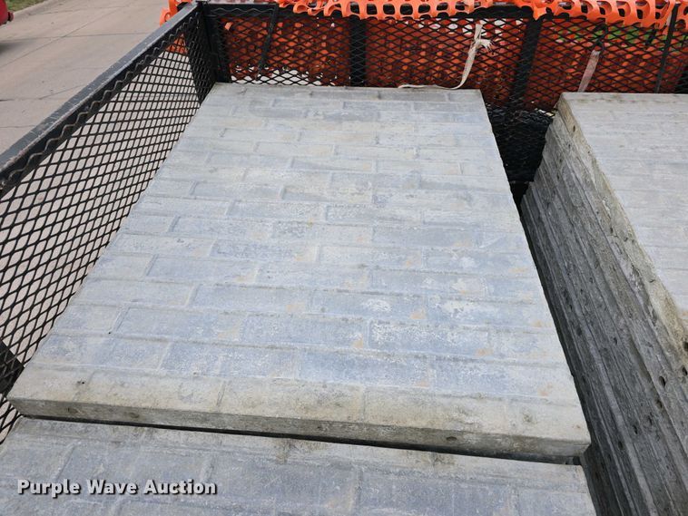 image for item EH8859 Approximately 610 concrete wall forms