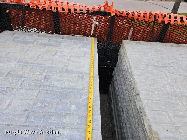 image for item EH8859 Approximately 610 concrete wall forms