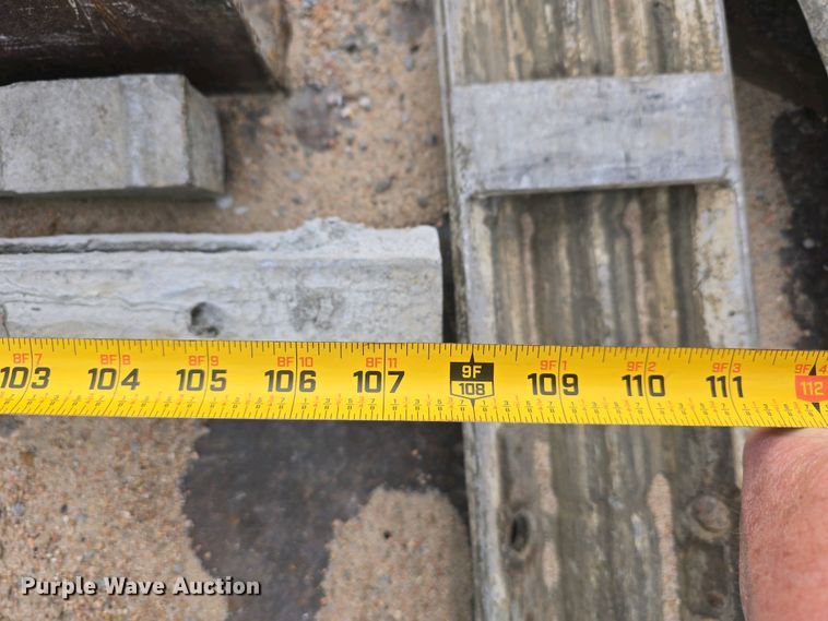 image for item EH8859 Approximately 610 concrete wall forms