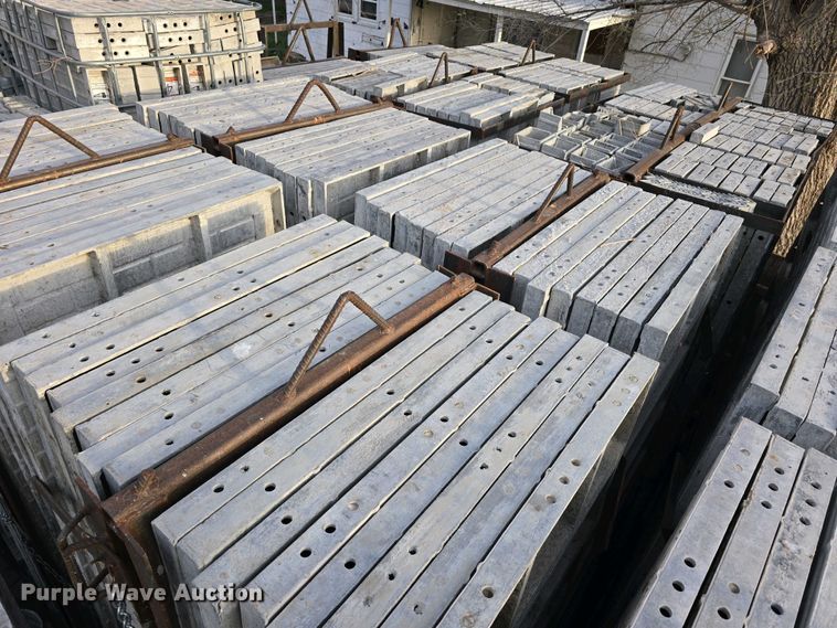 image for item EH8859 Approximately 610 concrete wall forms