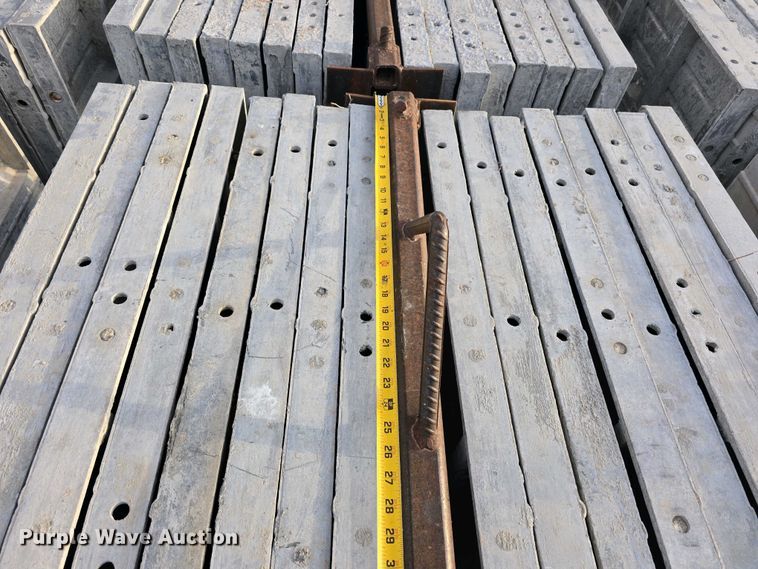 image for item EH8859 Approximately 610 concrete wall forms