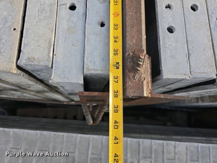 image for item EH8859 Approximately 610 concrete wall forms