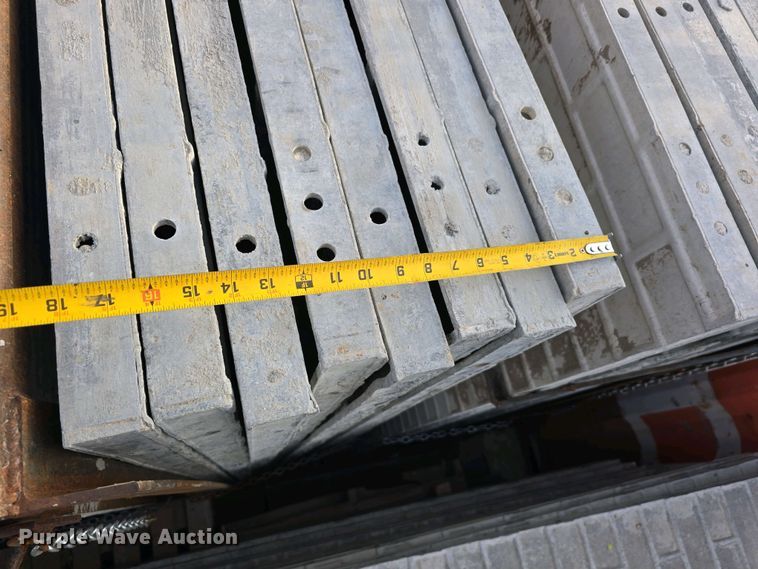 image for item EH8859 Approximately 610 concrete wall forms
