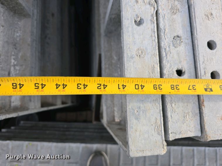 image for item EH8859 Approximately 610 concrete wall forms