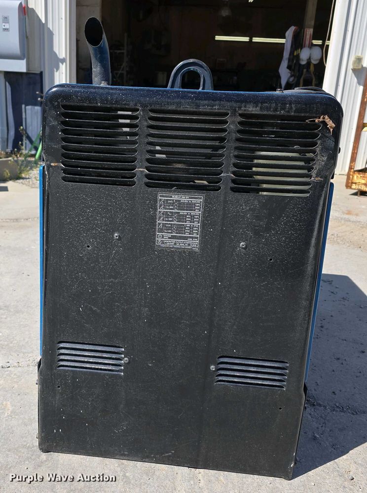 image for item EH8862 Miller Bobcat 250 EFI welder/generator