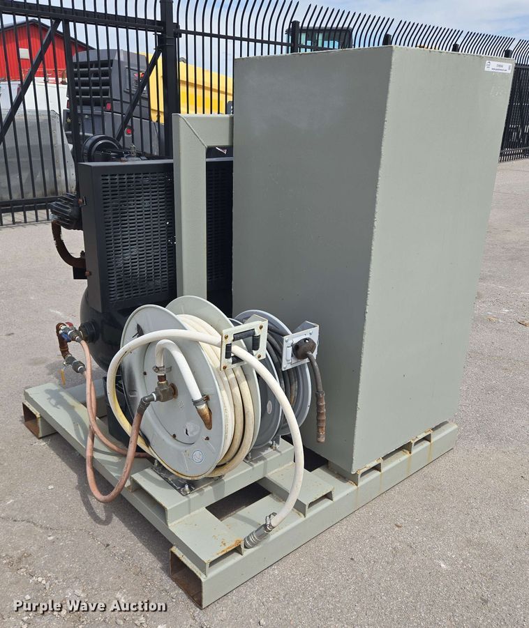 image for item EH8946 Central Pneumatic air compressor