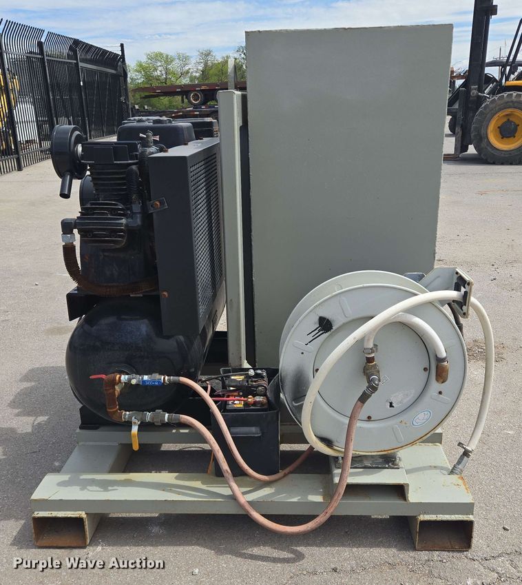 image for item EH8946 Central Pneumatic air compressor