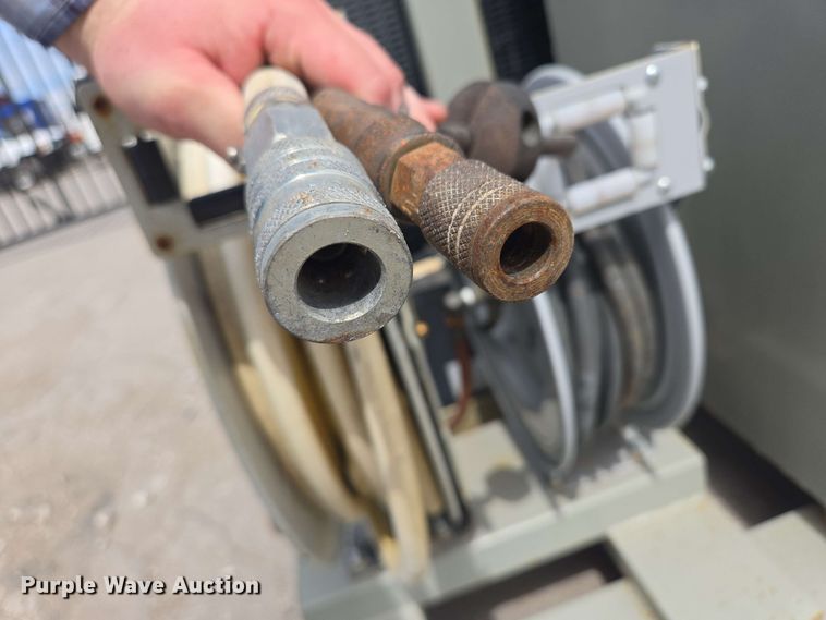 image for item EH8946 Central Pneumatic air compressor