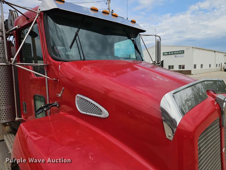 image for item EI8988 1998 Kenworth T300 utility / service truck