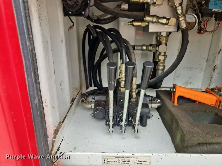 image for item EI8988 1998 Kenworth T300 utility / service truck