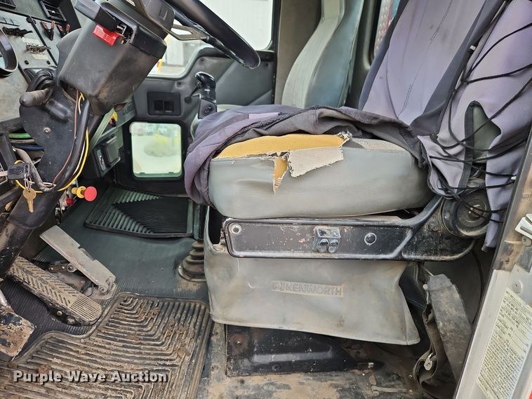 image for item EI8988 1998 Kenworth T300 utility / service truck