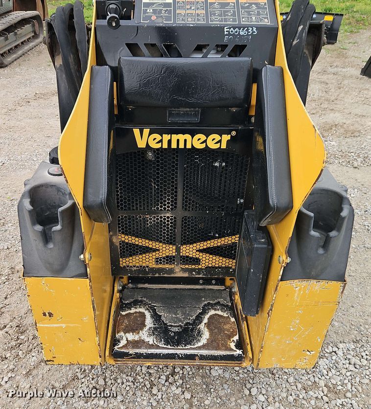 image for item EI8992 2019 Vermeer CTX100 compact utility loader