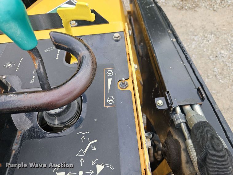 image for item EI8992 2019 Vermeer CTX100 compact utility loader