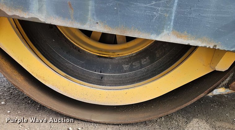 image for item EJ0012 Hypac C766C double drum vibratory roller