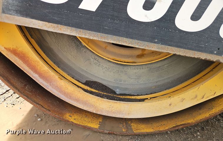 image for item EJ0012 Hypac C766C double drum vibratory roller