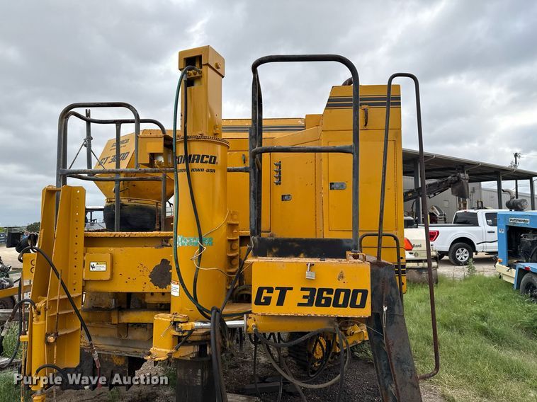 image for item EJ3652 1996 Gomaco GT3600 slipform paver