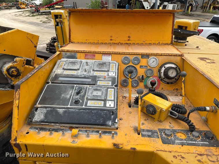 image for item EJ3652 1996 Gomaco GT3600 slipform paver