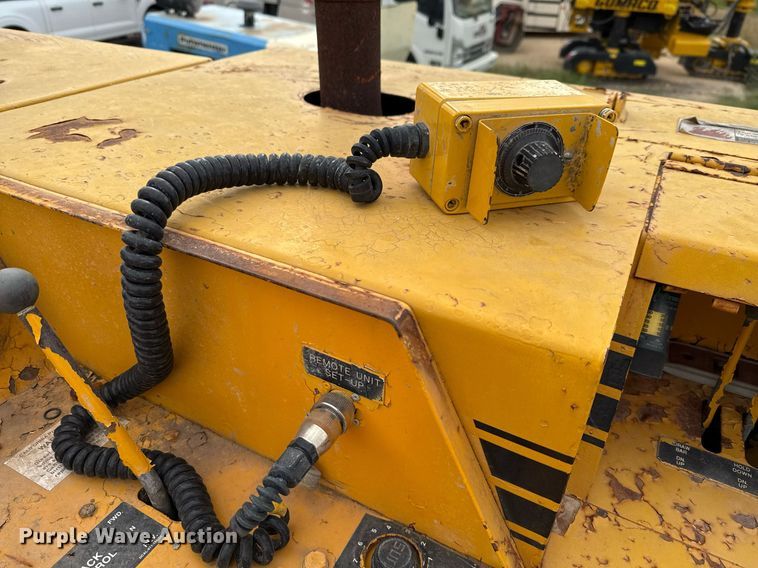 image for item EJ3652 1996 Gomaco GT3600 slipform paver