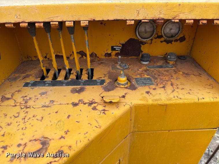 image for item EJ3652 1996 Gomaco GT3600 slipform paver