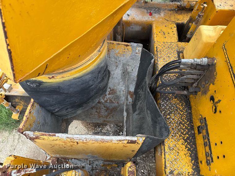 image for item EJ3652 1996 Gomaco GT3600 slipform paver