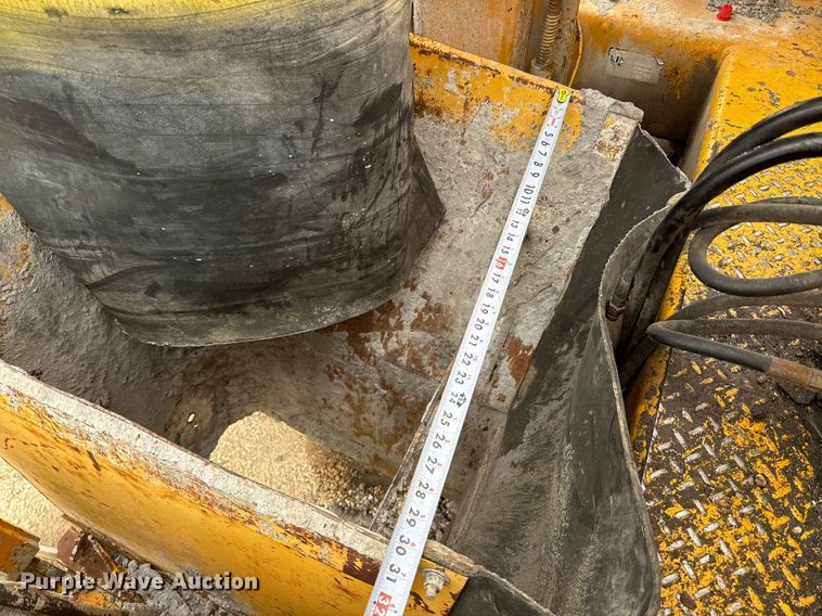 image for item EJ3652 1996 Gomaco GT3600 slipform paver