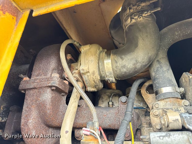 image for item EJ3652 1996 Gomaco GT3600 slipform paver