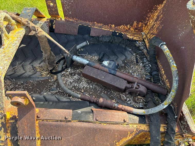 image for item EJ3659 2000 Vermeer LRC25 trencher attachment