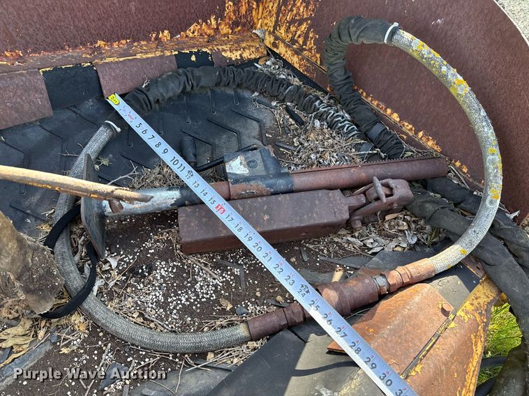 image for item EJ3659 2000 Vermeer LRC25 trencher attachment