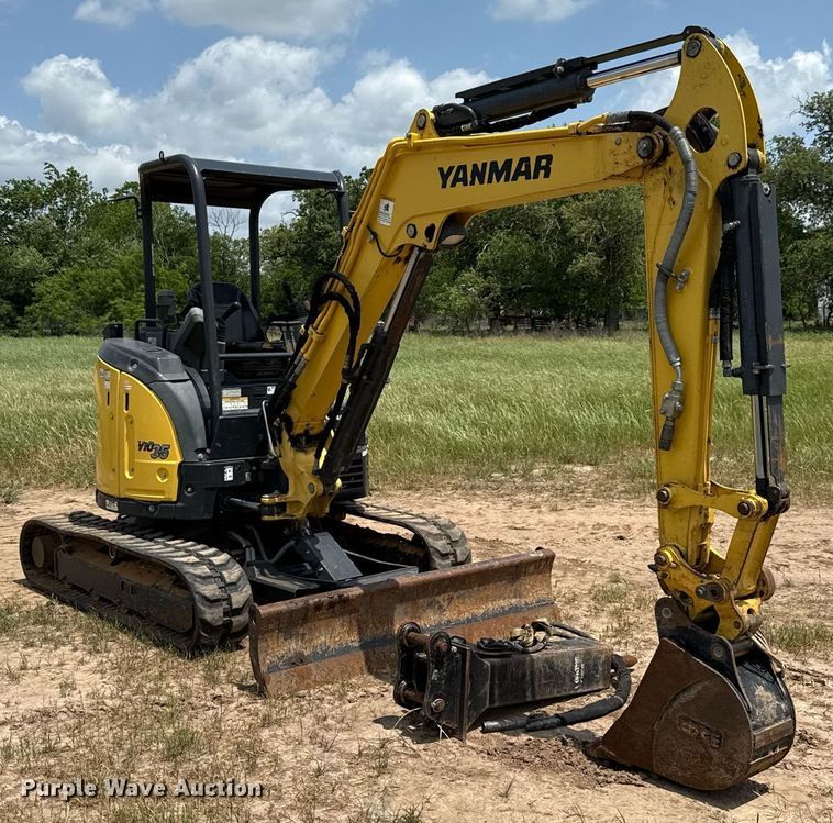 image for item EJ3663 2017 Yanmar ViO35-6A mini excavator