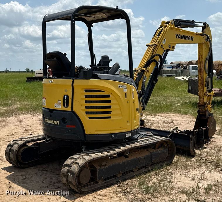 image for item EJ3663 2017 Yanmar ViO35-6A mini excavator