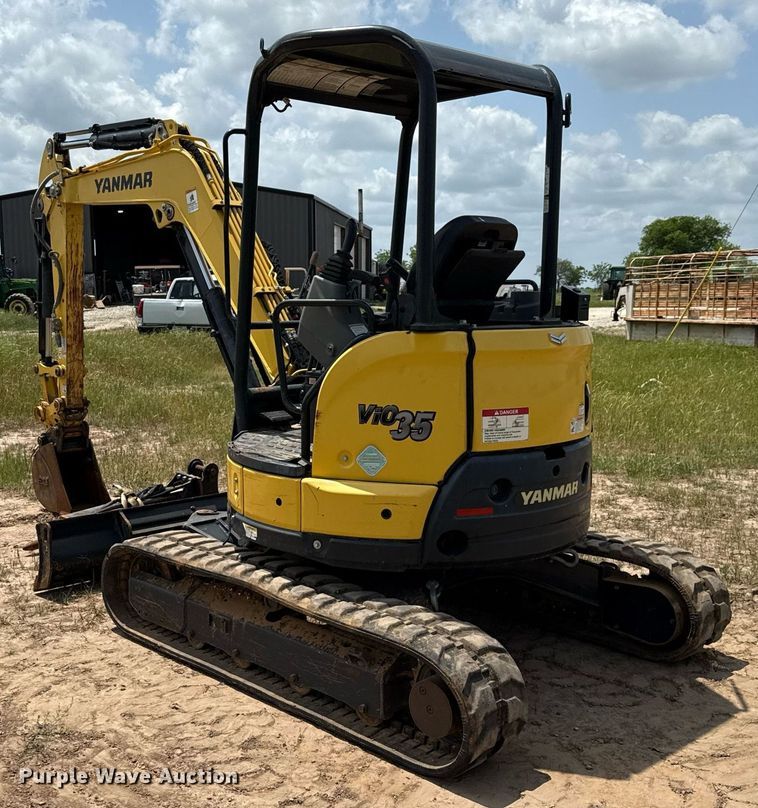 image for item EJ3663 2017 Yanmar ViO35-6A mini excavator