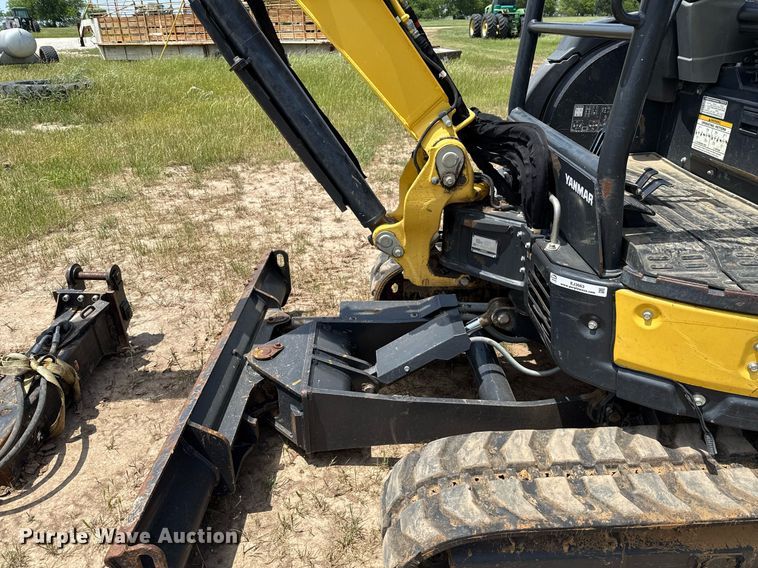 image for item EJ3663 2017 Yanmar ViO35-6A mini excavator