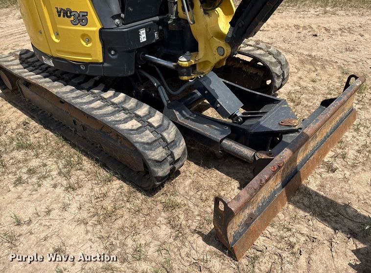 image for item EJ3663 2017 Yanmar ViO35-6A mini excavator