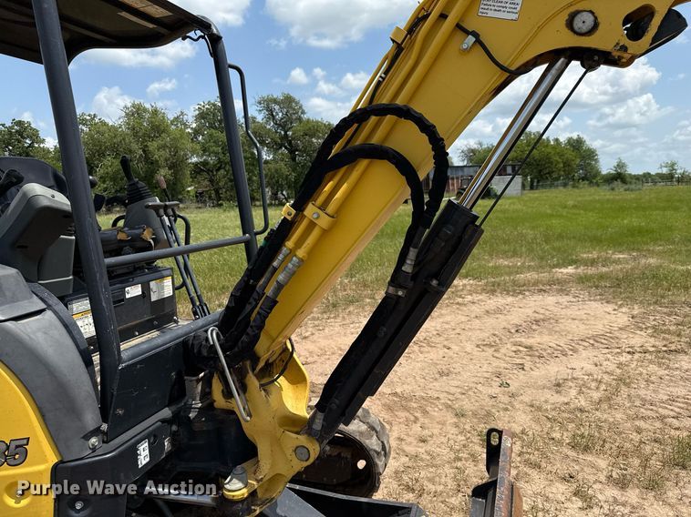 image for item EJ3663 2017 Yanmar ViO35-6A mini excavator