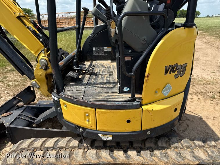 image for item EJ3663 2017 Yanmar ViO35-6A mini excavator