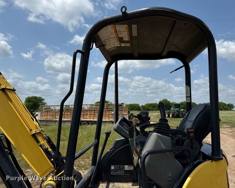 image for item EJ3663 2017 Yanmar ViO35-6A mini excavator