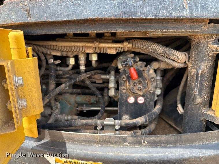 image for item EJ3663 2017 Yanmar ViO35-6A mini excavator