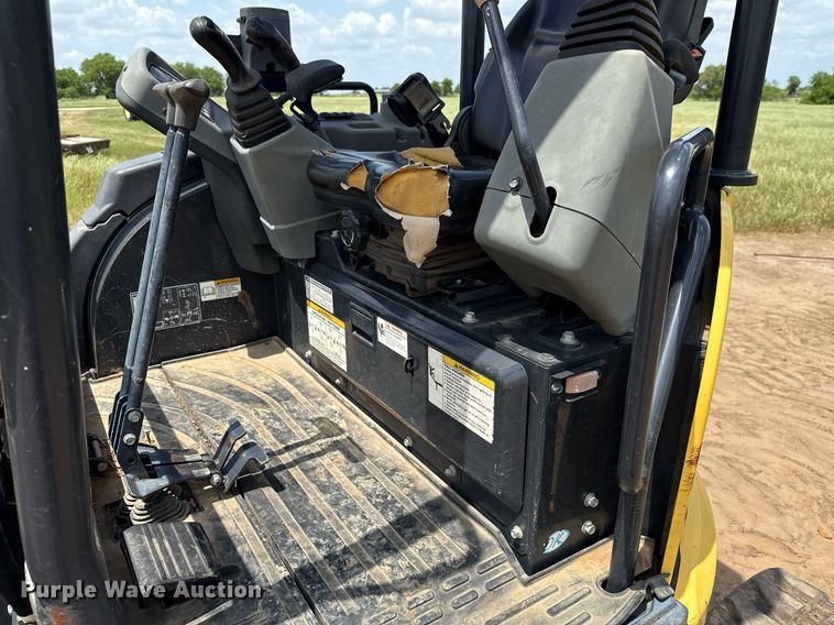 image for item EJ3663 2017 Yanmar ViO35-6A mini excavator
