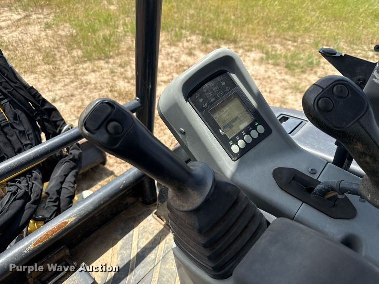 image for item EJ3663 2017 Yanmar ViO35-6A mini excavator